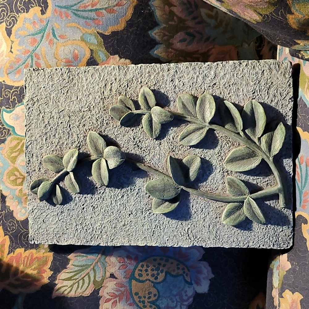 Leafy Vine plaque